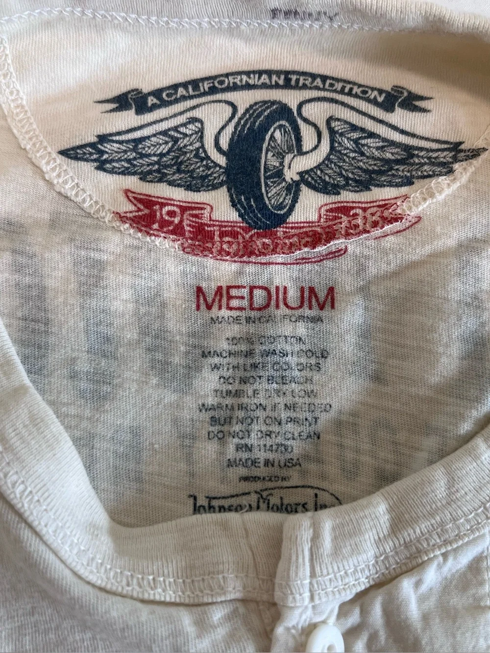 Johnson Motors Inc Henley T-Shirt Men’s Medium White Graphic Short Sleeve USA - Picture 3 of 4